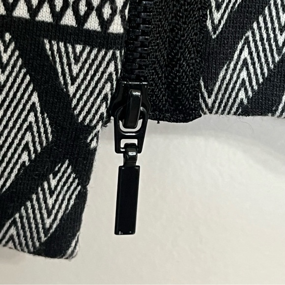 Trina Turk Women's Lilly Sleeveless Asymmetric Shift Dress Size Large - Picture 3 of 14